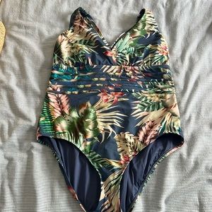 La Blanca one piece tummy control swimsuit